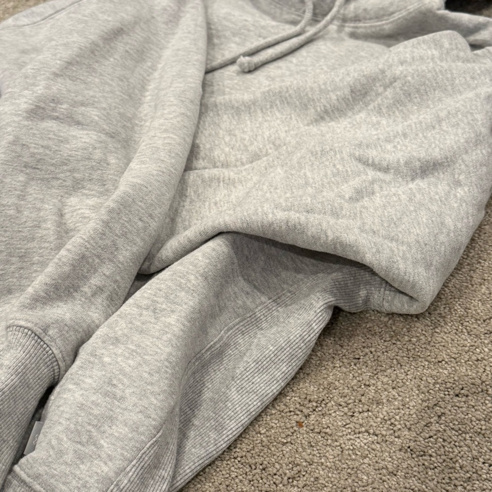 Aritzia TNA boyfriend mega fleece sweatshirt (older style) - Picture 2 of 3